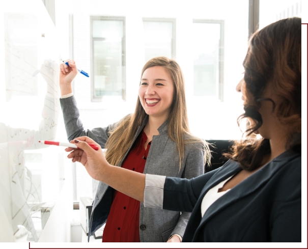 person writing benefits of having commercial insurance on a whiteboard